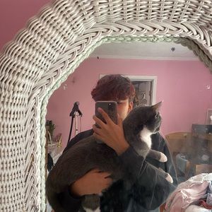 Meet your Posher, Leo